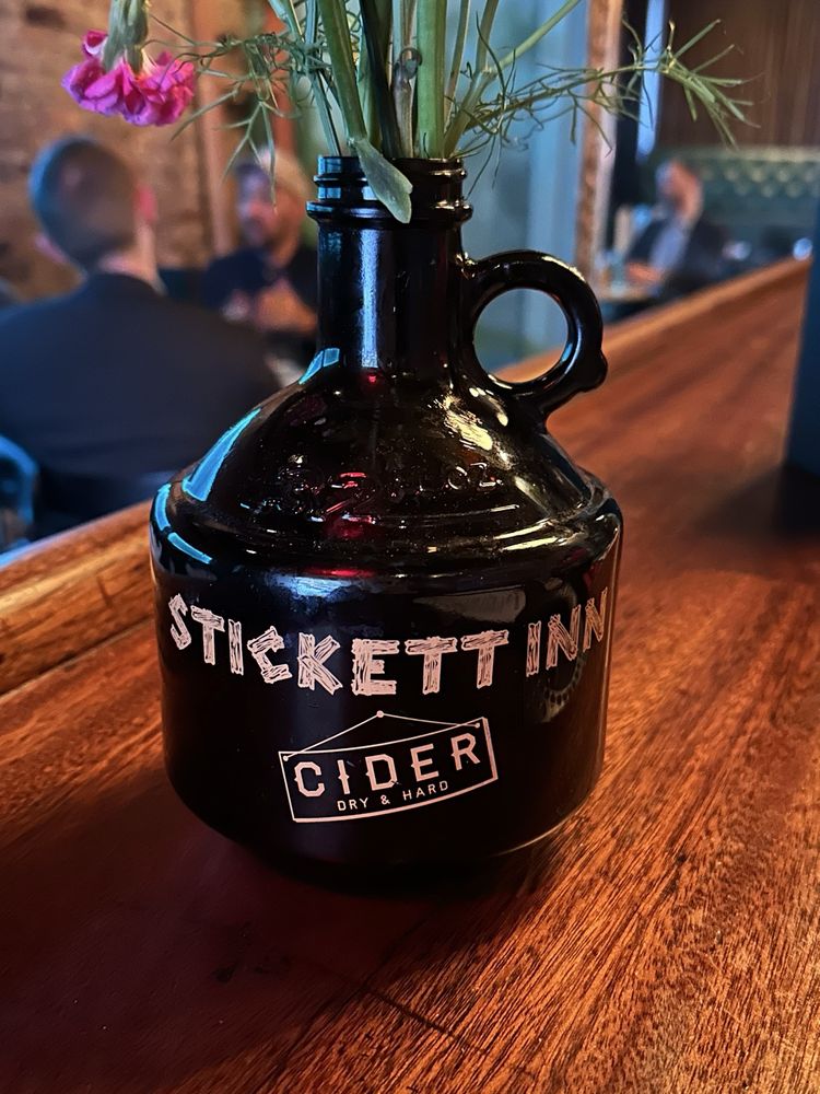Stickett Inn Logo
