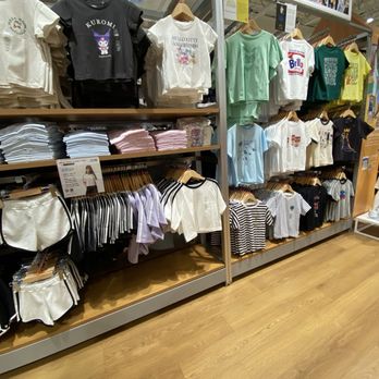 Uniqlo - Men's Clothing Near Me - Roseville, California Uniqlo - Men's Clothing Near Me - Roseville, California