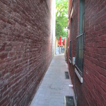 Old Kentucky Bourbon Bar - The alley that will take you to the back patio. - Bars Near Me - Covington, Kentucky