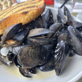 Governor's Pub & Eatery - Mussels - Pubs Near Me - Sydney, Nova Scotia Governor's Pub & Eatery - Mussels - Pubs Near Me - Sydney, Nova Scotia