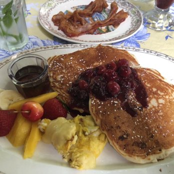 Pleasant and Main - Seasonal Fruit Pancakes - Cafes Near Me - Housatonic, Massachusetts Pleasant and Main - Seasonal Fruit Pancakes - Cafes Near Me - Housatonic, Massachusetts