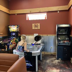 Oney's Pizza Parlor - Video games and air hockey