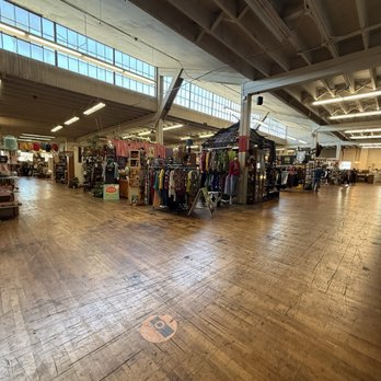 Memory Den Antique Mall - Upstairs - Used, Vintage & Consignment Near Me - Portland, Oregon