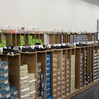 DSW Designer Shoe Warehouse - Shoe Stores Near Me - Burlington, Massachusetts
