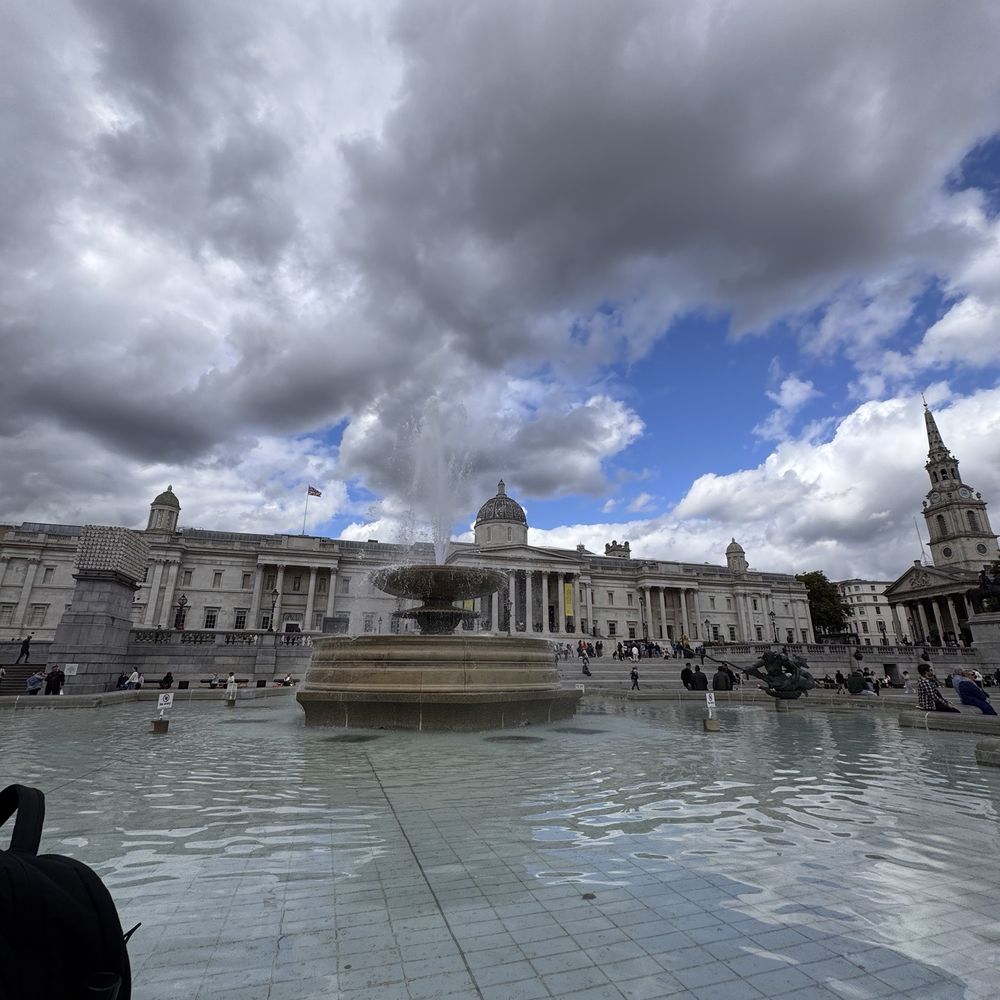 Trafalgar Square - Landmarks & Historical Buildings Near Me - London, XGL