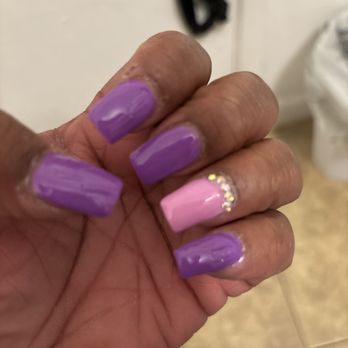 209 Nails Lounge - Horrible job never go here the lady n front so rude disrespectful nails r coming off waste of $$disgusted - Nail Salons Near Me - Stockton, California