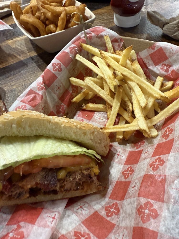 Laguna Burger - Route 66 Casino Logo