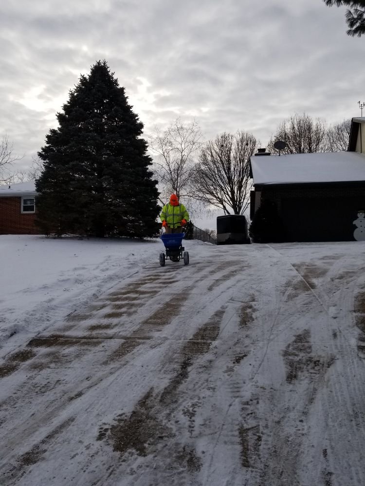 ERIC’S MOW N GUY Updated October 2024 32 Photos Urbandale, Iowa