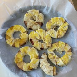 Le Petit Jardin French Immersion Preschool - Petite tartelettes aux pommes ! We cook every week!