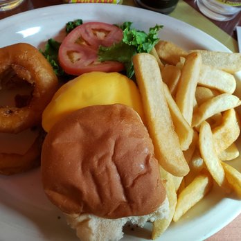 Junior's Restaurant & Bakery - Foxwoods - Cheeseburger with fries and onion rings - American Near Me - Mashantucket, Connecticut Junior's Restaurant & Bakery - Foxwoods - Cheeseburger with fries and onion rings - American Near Me - Mashantucket, Connecticut