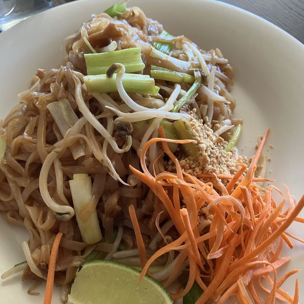 Lotus Vegan - Pad thai with soy chicken - Vegan Near Me - North Hollywood, California Lotus Vegan - Pad thai with soy chicken - Vegan Near Me - North Hollywood, California