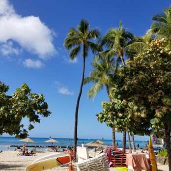 The Beach Bar - Waikiki beach - Bars Near Me - Honolulu, Hawaii