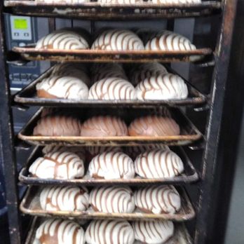 La Central Bakery - Conchas! - Bakeries Near Me - Chicago, Illinois