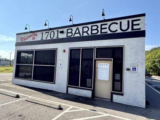 1701 Barbecue by null