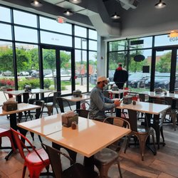 Grill Kabob - Beautiful clean dining space