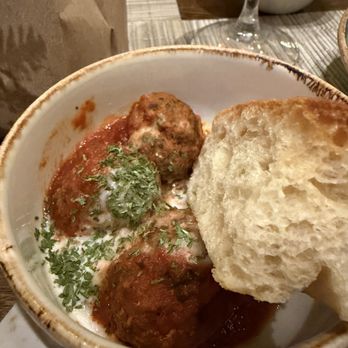 Tavola - Meatballs pomodoro - Italian Near Me - Cancún, ROO