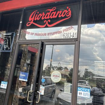 Giordano's - Entrance - Pizza Near Me - Orlando, Florida