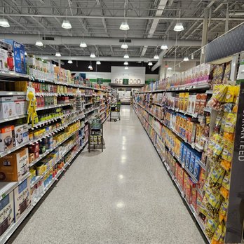Publix - Shiny clean floors, shelves stocked - Grocery Near Me - North Miami Beach, Florida