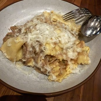Daisies - Stracci - Pasta Shops Near Me - Chicago, Illinois
