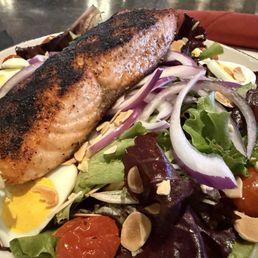 Grilled Salmon Salad