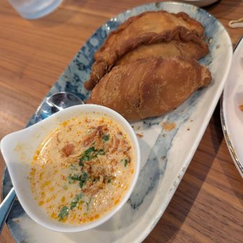Lungo Thai Eatery - Thai Samosa (3pcs.) Pastry puffs with mashed potato, onion and curry powder served with yellow curry sauce - Breakfast & Brunch Near Me - Mountain View, California