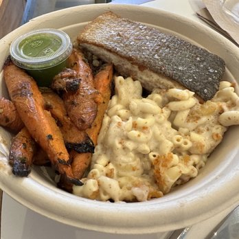 Dig Inn - Salmon with Mac and cheese and Faro - New American Near Me - Bridgewater, New Jersey