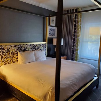 Kimpton Brice Hotel - Suite with lovely bed - Hotels Near Me - Savannah, Georgia