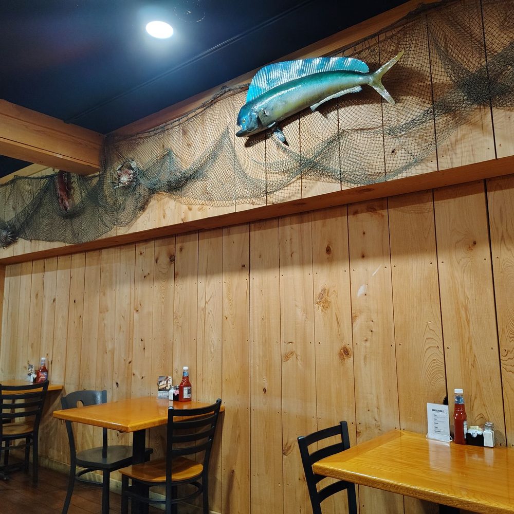 Strickland’s Seafood Restaurant - Dining room - Seafood Near Me - Paducah, Kentucky