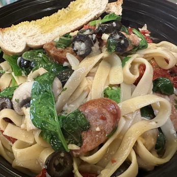Simply Pasta - Garlic and butter fettuccini with sausage and some vegetables - Pasta Shops Near Me - Union City, California