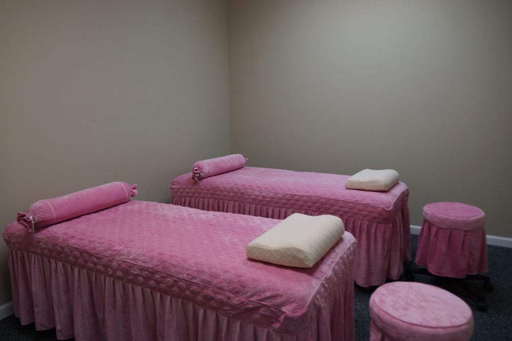 Health Vital Massage Logo
