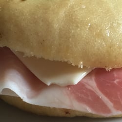 Ferrandi - Focaccia farcita con prosciutto, sottiletta e poca maionese alla cipolla