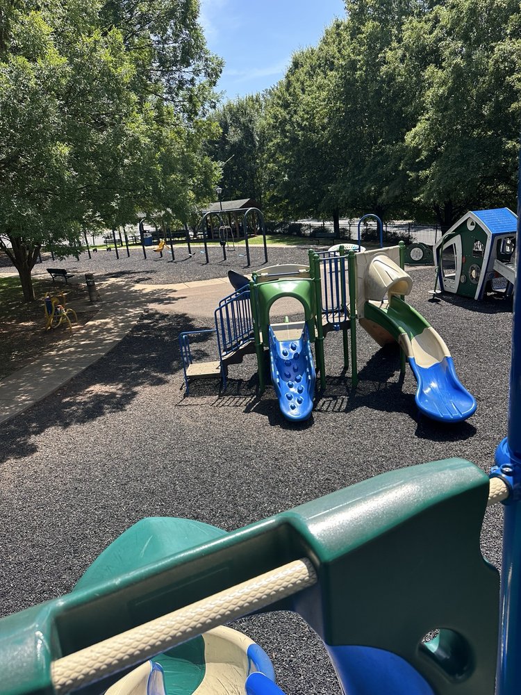 Martha's Park Logo