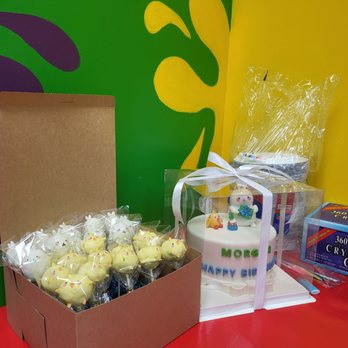 Namtan Bakery - Thoughtful package so the cake is protected. - Cupcakes Near Me Namtan Bakery - Thoughtful package so the cake is protected. - Cupcakes Near Me