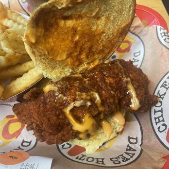 Dave's Hot Chicken - Chicken Shop Near Me - Irving, Texas