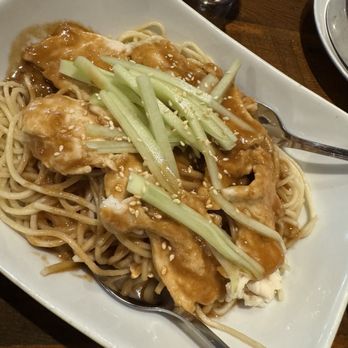 Mah-Jong Chinese Kitchen - Garlic chicken noodles. - Chinese Near Me - Plano, Texas Mah-Jong Chinese Kitchen - Garlic chicken noodles. - Chinese Near Me - Plano, Texas