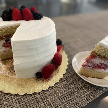 Crème Bakery - Chantilly Cake 5'' - Bakeries Near Me - Claremont, California Crème Bakery - Chantilly Cake 5'' - Bakeries Near Me - Claremont, California