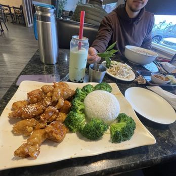 Pho 75 Restaurant - Orange chicken and rice - Vietnamese Near Me - Aurora, Colorado
