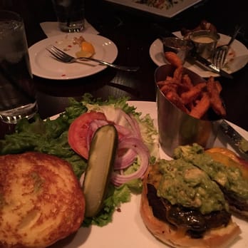 Delicious Heights - Guacamole Burger - New American Near Me - Berkeley Heights, New Jersey