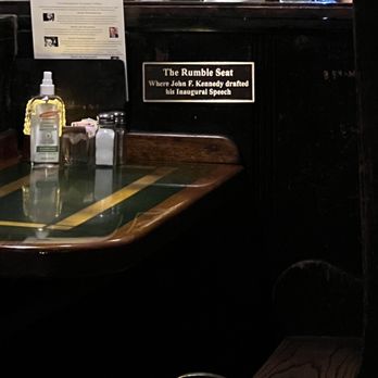 Martin's Tavern - Breakfast & Brunch Near Me - Washington, DC, District of Columbia Martin's Tavern - Breakfast & Brunch Near Me - Washington, DC, District of Columbia