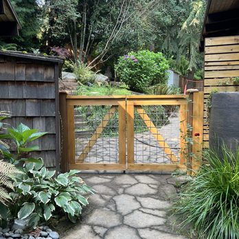 Alien Fence - Hog wire gate - Fences & Gates Near Me Alien Fence - Hog wire gate - Fences & Gates Near Me