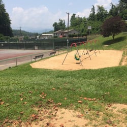 Marion Community Park - Swings and basketball courts