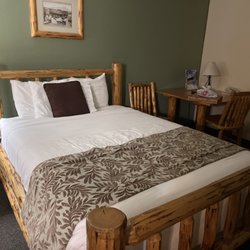 Cody Legacy Inn And Suites - Queen bed- 1st floor room