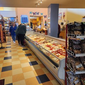 Humbird Cheese Mart - Cheese Shops Near Me - Tomah, Wisconsin Humbird Cheese Mart - Cheese Shops Near Me - Tomah, Wisconsin