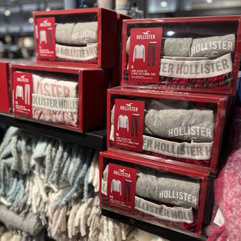 Hollister - Men's Clothing Near Me - Miami, Florida Hollister - Men's Clothing Near Me - Miami, Florida