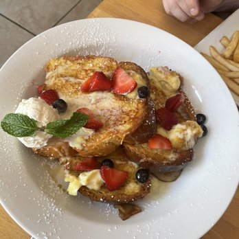 Izzy's 33 - Crème Crmebrule over French Toast - Breakfast & Brunch Near Me - Philadelphia, Pennsylvania