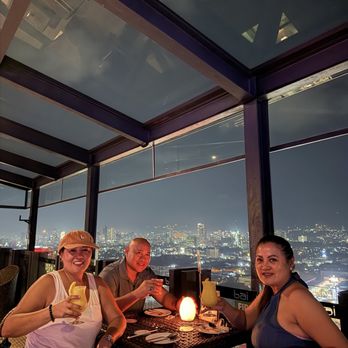 Bai Hotel - Enjoying the Twilight Roof Top Bar & Lounge - Hotels Near Me - Mandaue City, CEB