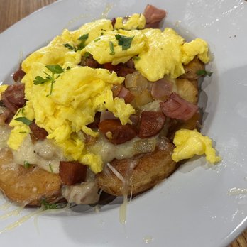 Big Bear Biscuits - Big bear skillet - Breakfast & Brunch Near Me - Indianapolis, Indiana