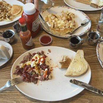 Brookfields Restaurant - American Near Me - Roseville, California