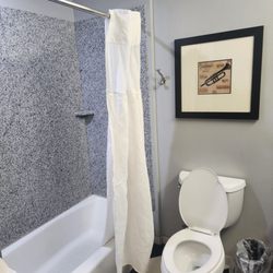 Evangeline Downs Hotel, Ascend Hotel Collection - Another view of bathroom