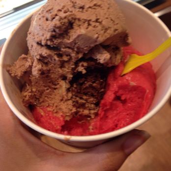 Schmelzpunkt Schokolade & Eiskrem - Raspberry and brownie - Cafes Near Me - Heidelberg, BW Schmelzpunkt Schokolade & Eiskrem - Raspberry and brownie - Cafes Near Me - Heidelberg, BW